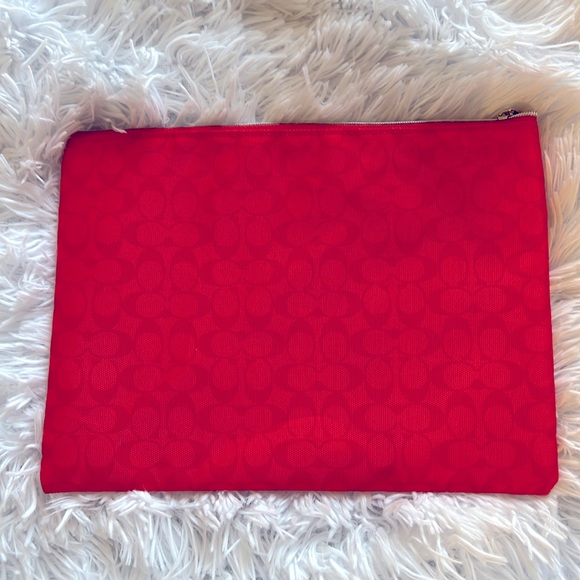 Pristine condition Coach Makeup bag. - Picture 3 of 4